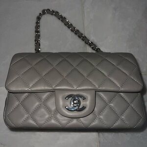 Chanel classic small